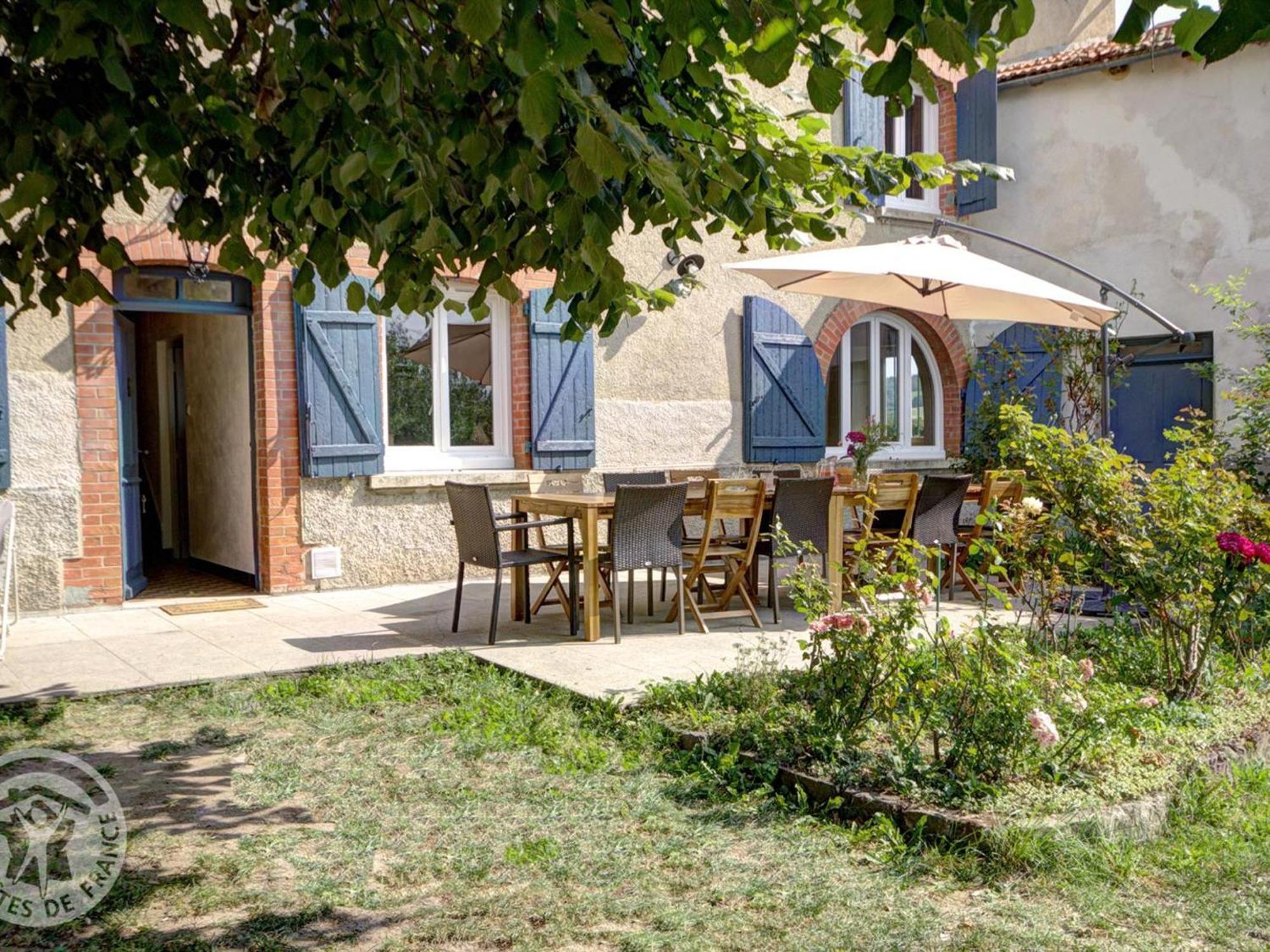 Gite Spacieux Avec Jardin Arbore Et Jeux Enfants, A Proximite De St-Etienne Et Lyon - Fr-1-496-147 Montchal Экстерьер фото